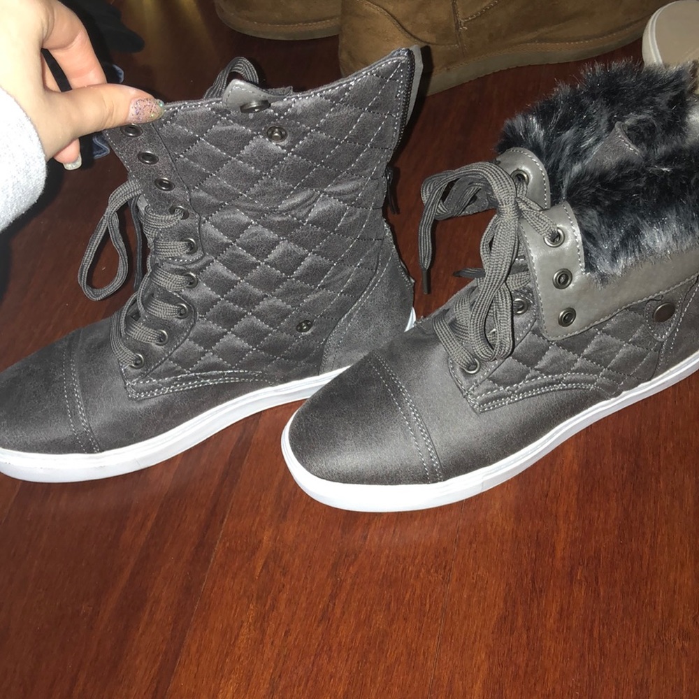 Fur lined lace up boots
